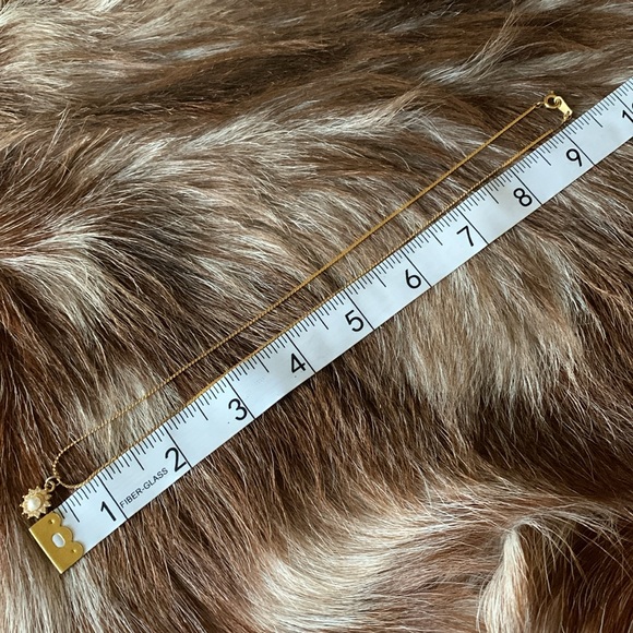 Faux Pearl and Rhinestone Floral Pendant on a Woven Gold Tone Chain - Picture 9 of 10